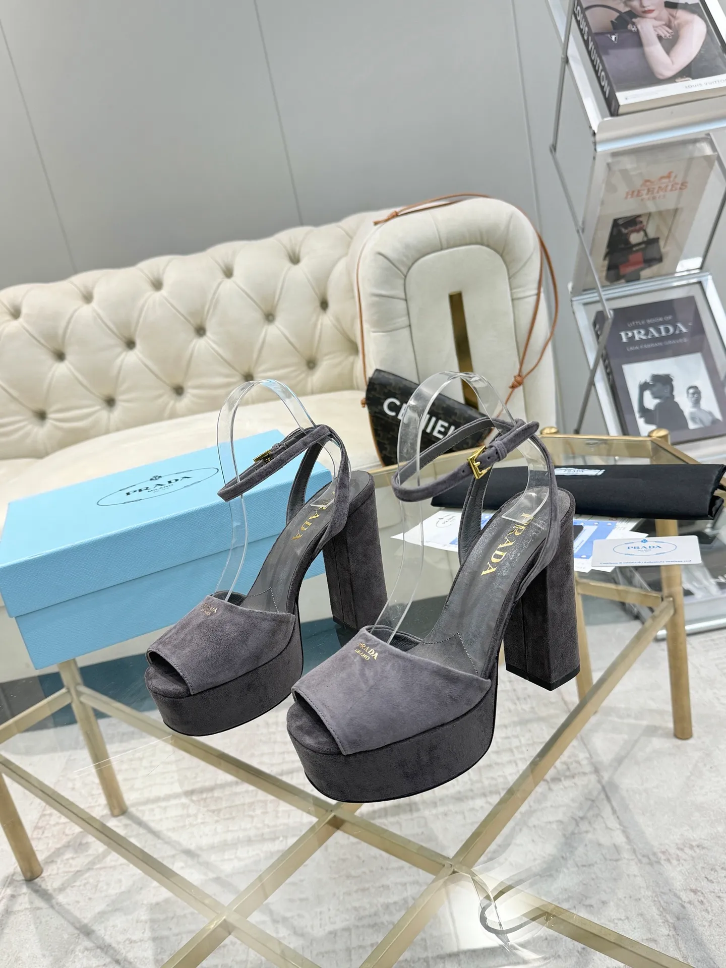 👟👟Ex-factory price 600👟👟 (imitation leather bottom-20) New arrival 👉Ready stock👈Remove the original board and make a 1:1 replica‼ ️The highest version ✅ Prada's early spring catwalk hot style 😘The latest spring style thick square toe water platform series (genuine leather outsole), (simulated leather sole) goddess must-have for super beautiful feet 👉The upper is made of imported original calfskin, soft and textured, lining + foot pads, imported sheepskin lining, breathable and comfortable, private model water platform, heel, water platform 3.5M, heel height 12M Code number 35M-39M (34 40 41 42 43 is custom-made and cannot be returned or exchanged)